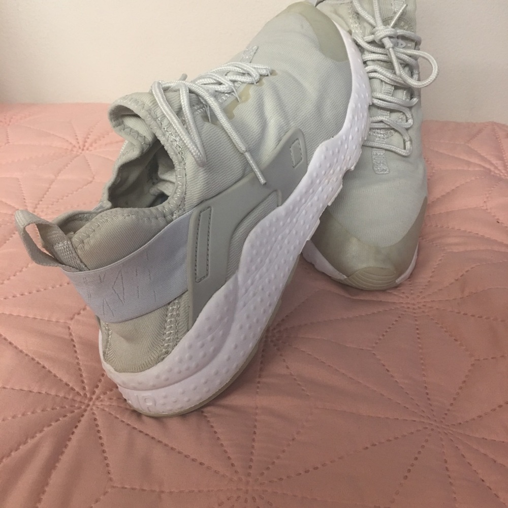 Nike Huaraches - Picture 2 of 2